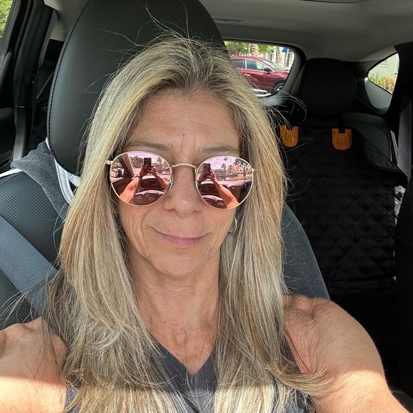 Meet your Posher, Kitty - Picture 2 of 2